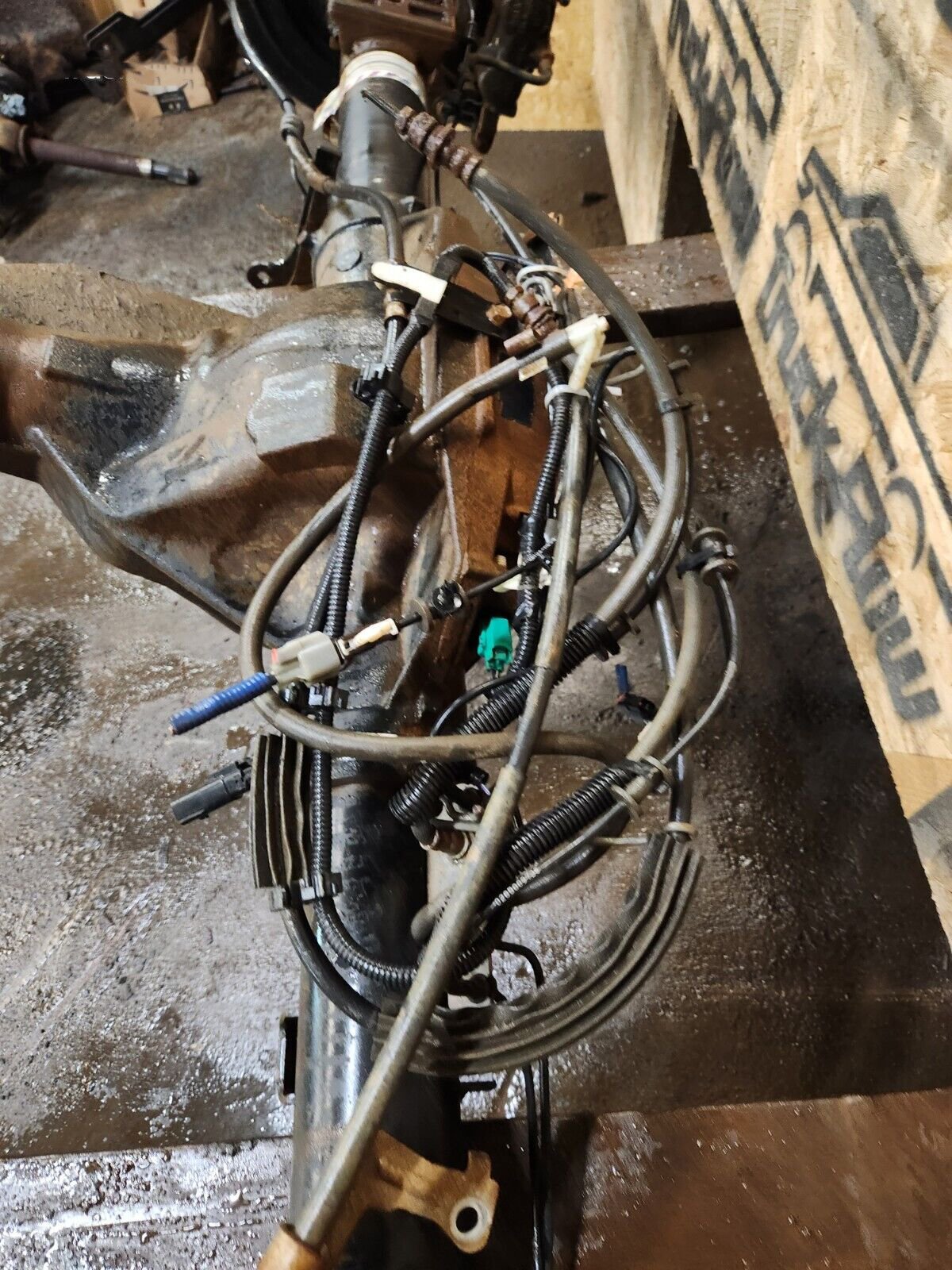 Second image of 2011-2012 Ford F250 F350 Rear Axle SRW 3.31 Ratio