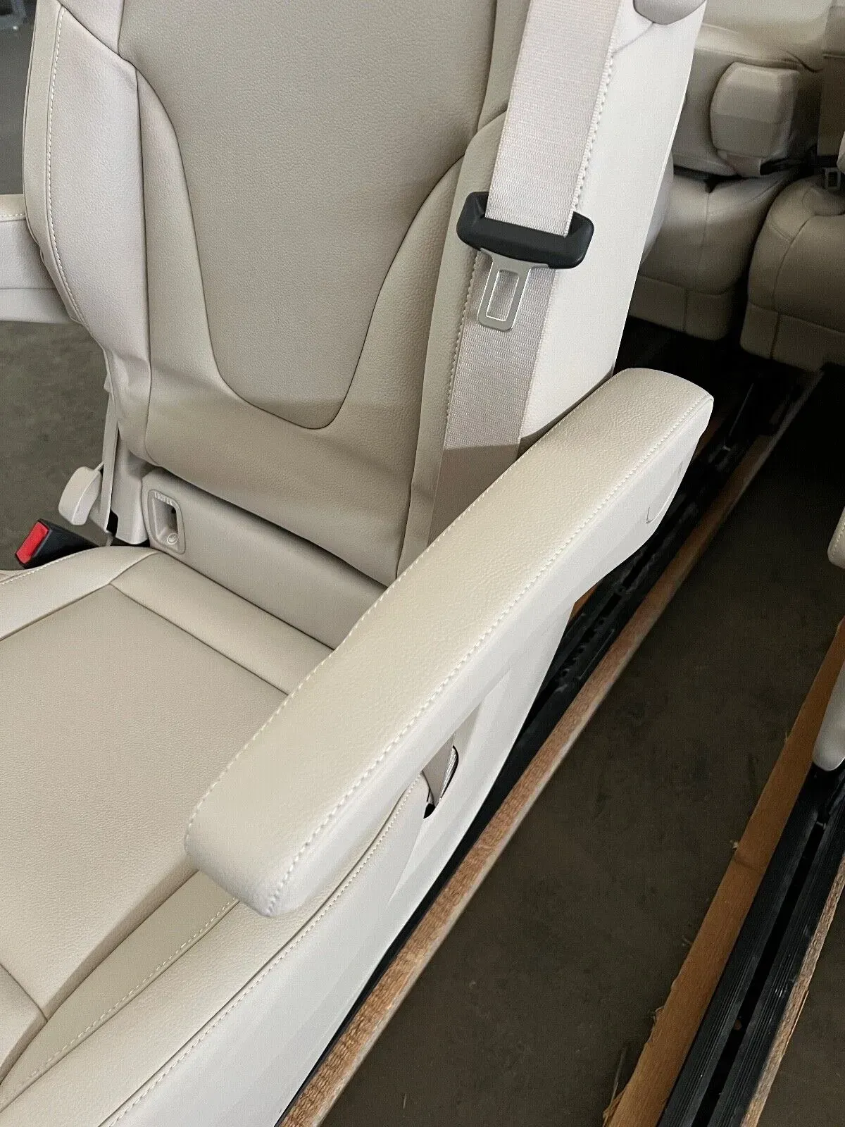 ORIGINAL-Mercedes-Benz-W447W448-V-ClassVito-5-seats-23-artificial-leather-beige-NEW-5.png
