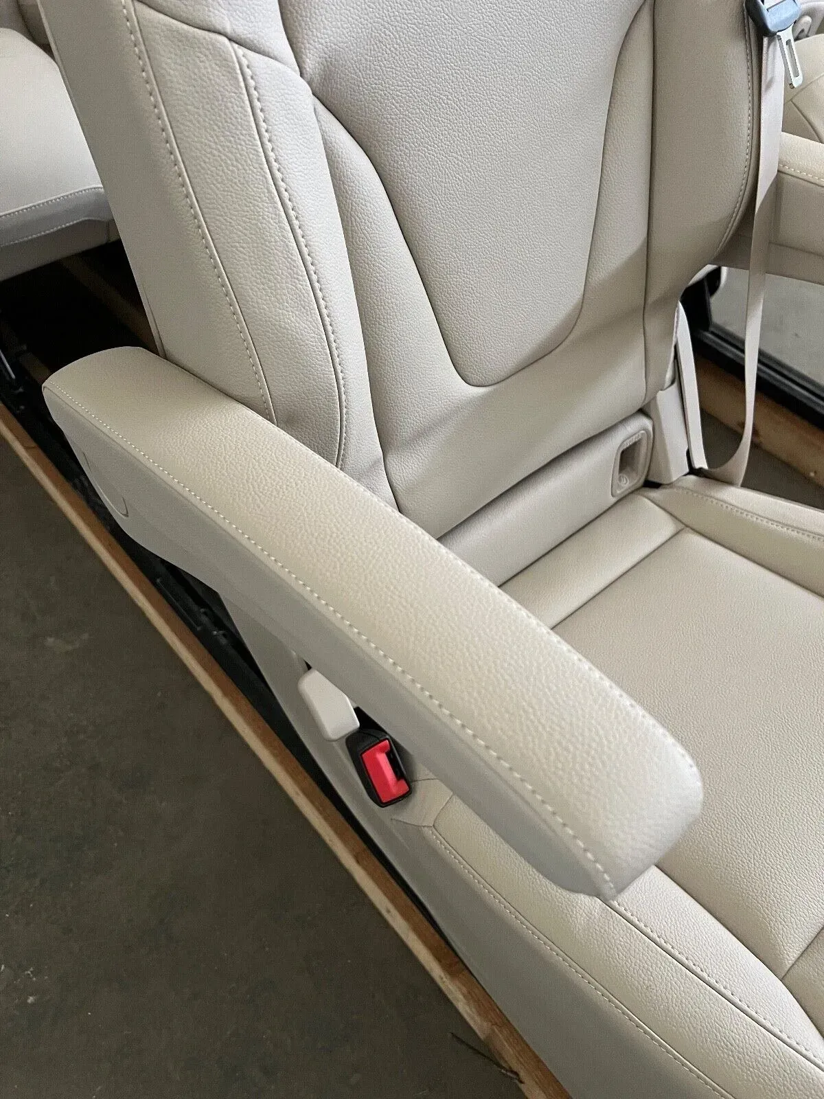 ORIGINAL-Mercedes-Benz-W447W448-V-ClassVito-5-seats-23-artificial-leather-beige-NEW-6.png