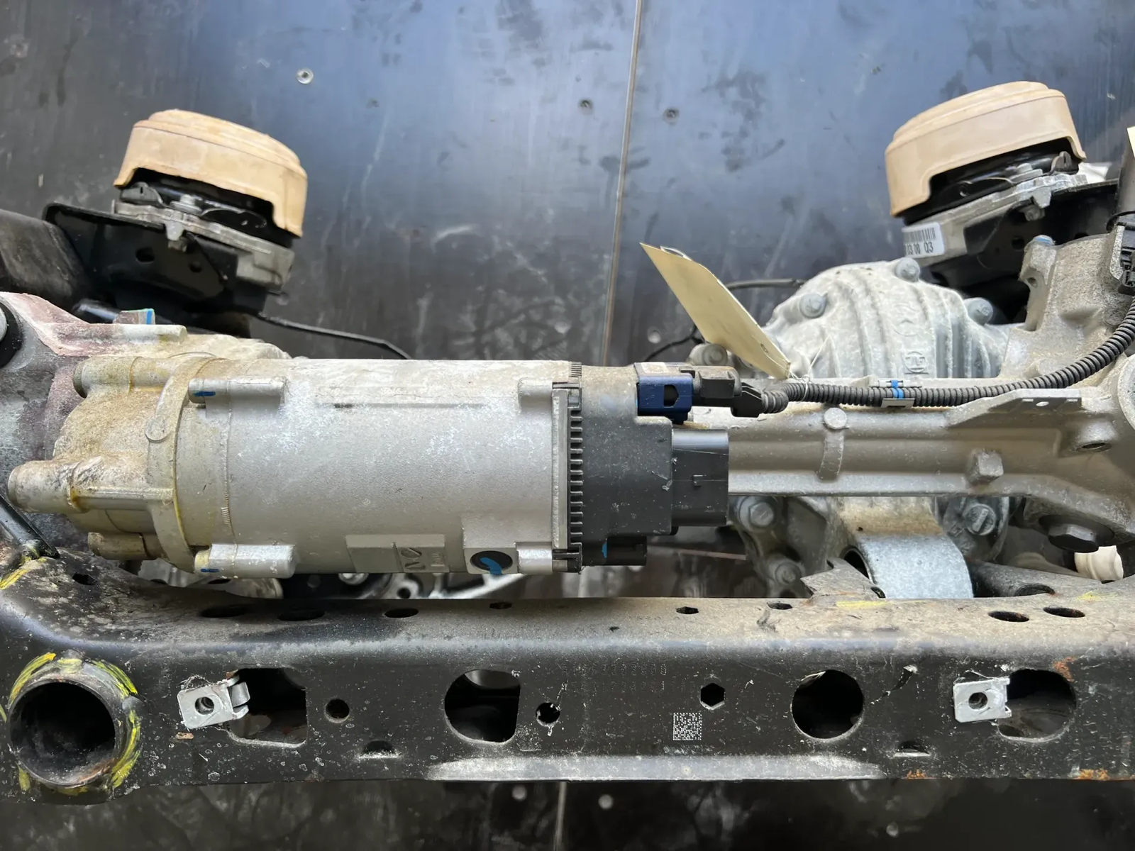 Original-Mercedes-Benz-MLGLEGLGLS-W166-front-axle-support-with-steering-gear-NEW-4.png