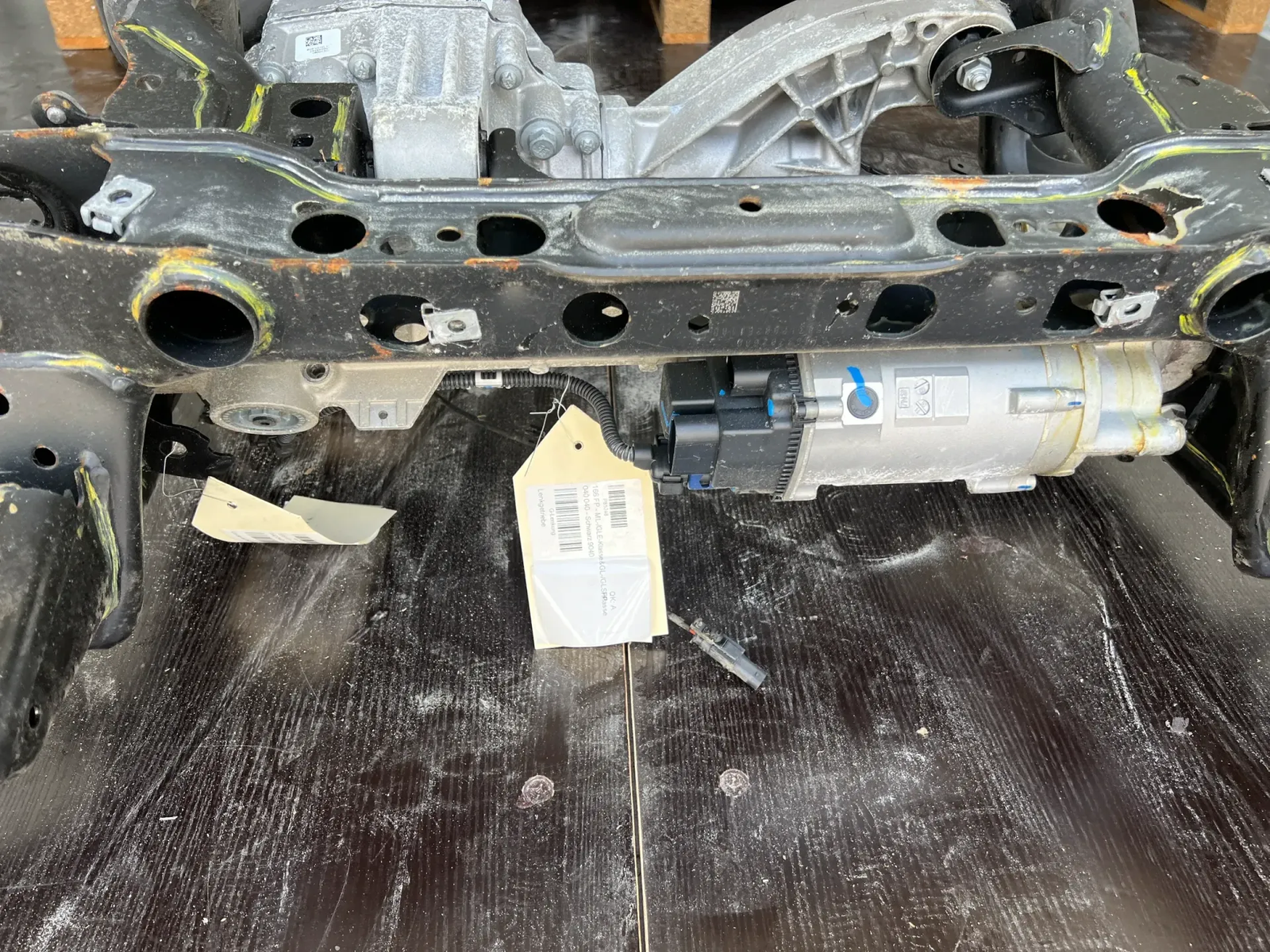 Original-Mercedes-Benz-MLGLEGLGLS-W166-front-axle-support-with-steering-gear-NEW-5.png