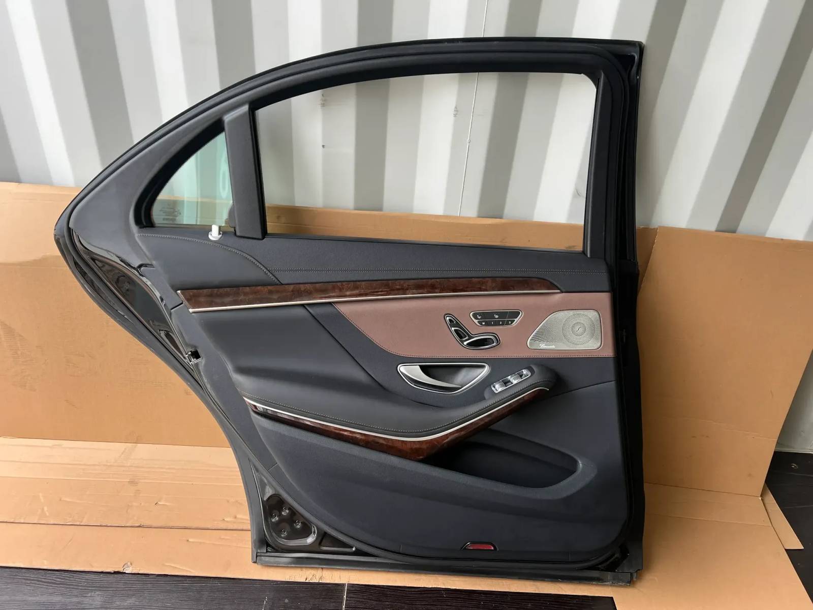 Original-Mercedes-Benz-S-CLASS-W222-REAR-LEFT-DOOR-9197-OBSIDIAN-BLACK-NEW-5.png