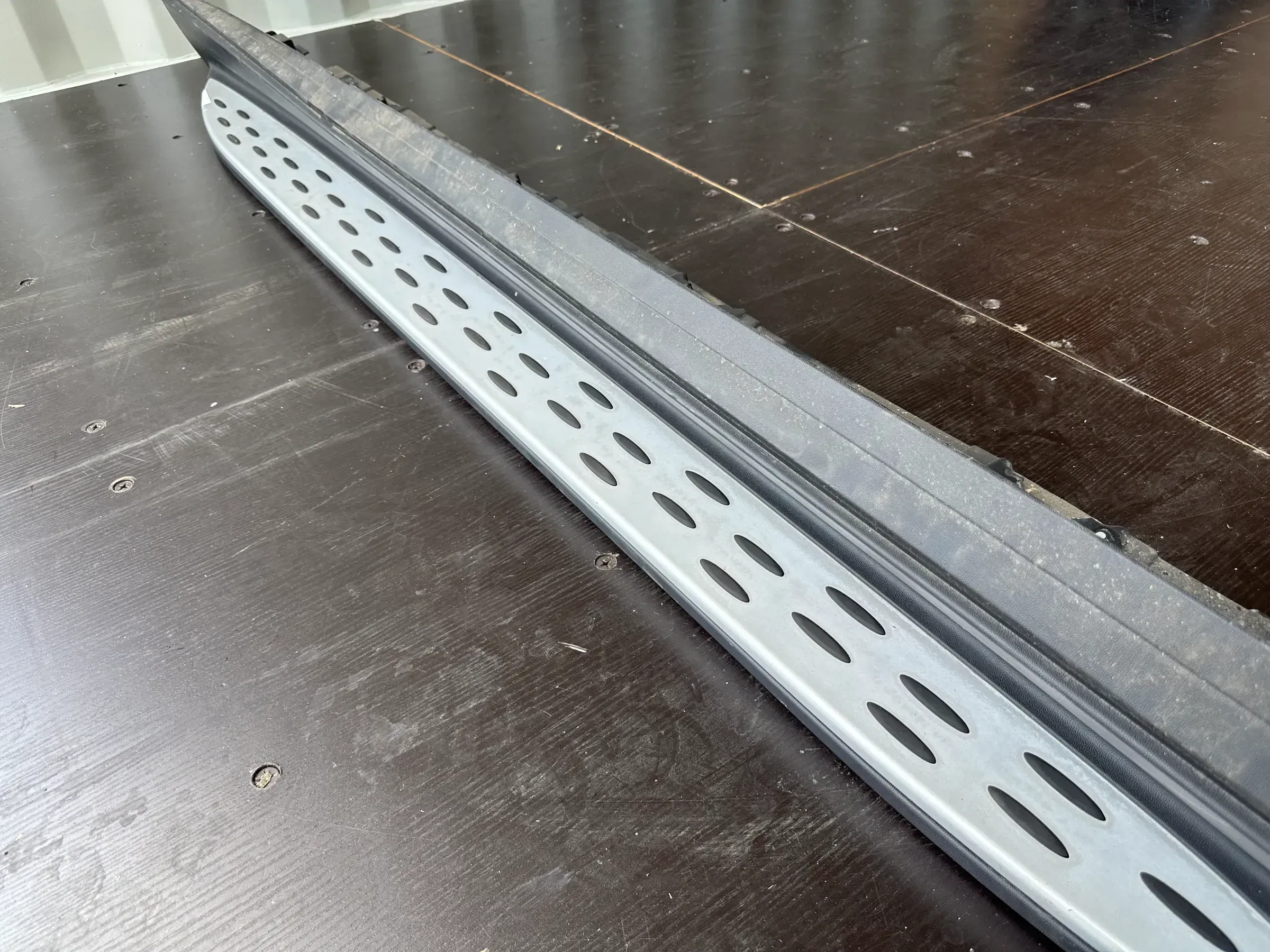 Second image of Mercedes-Benz ML/GLE/GL W166 Right Side Skirt / Running Board NEW