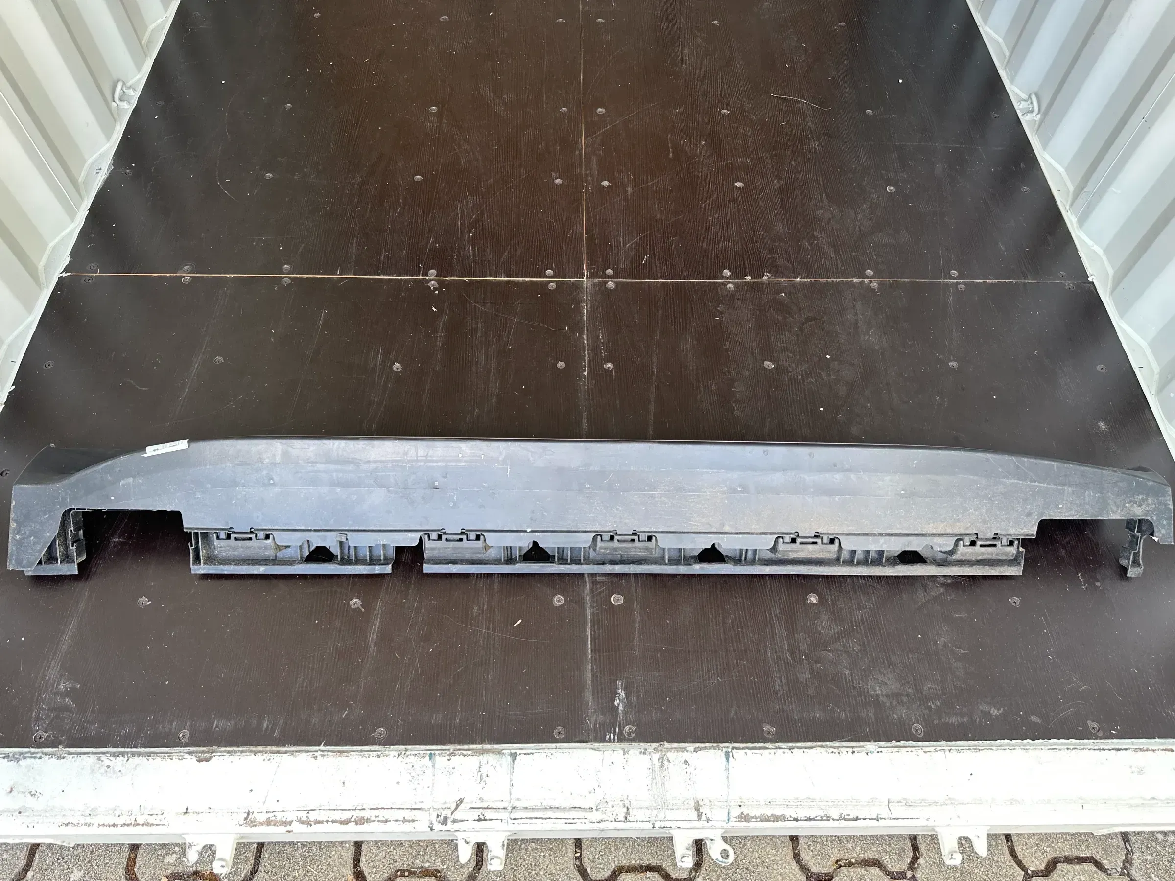 Second image of Mercedes-Benz GLE C292 Right Side Skirt / Running Board NEW